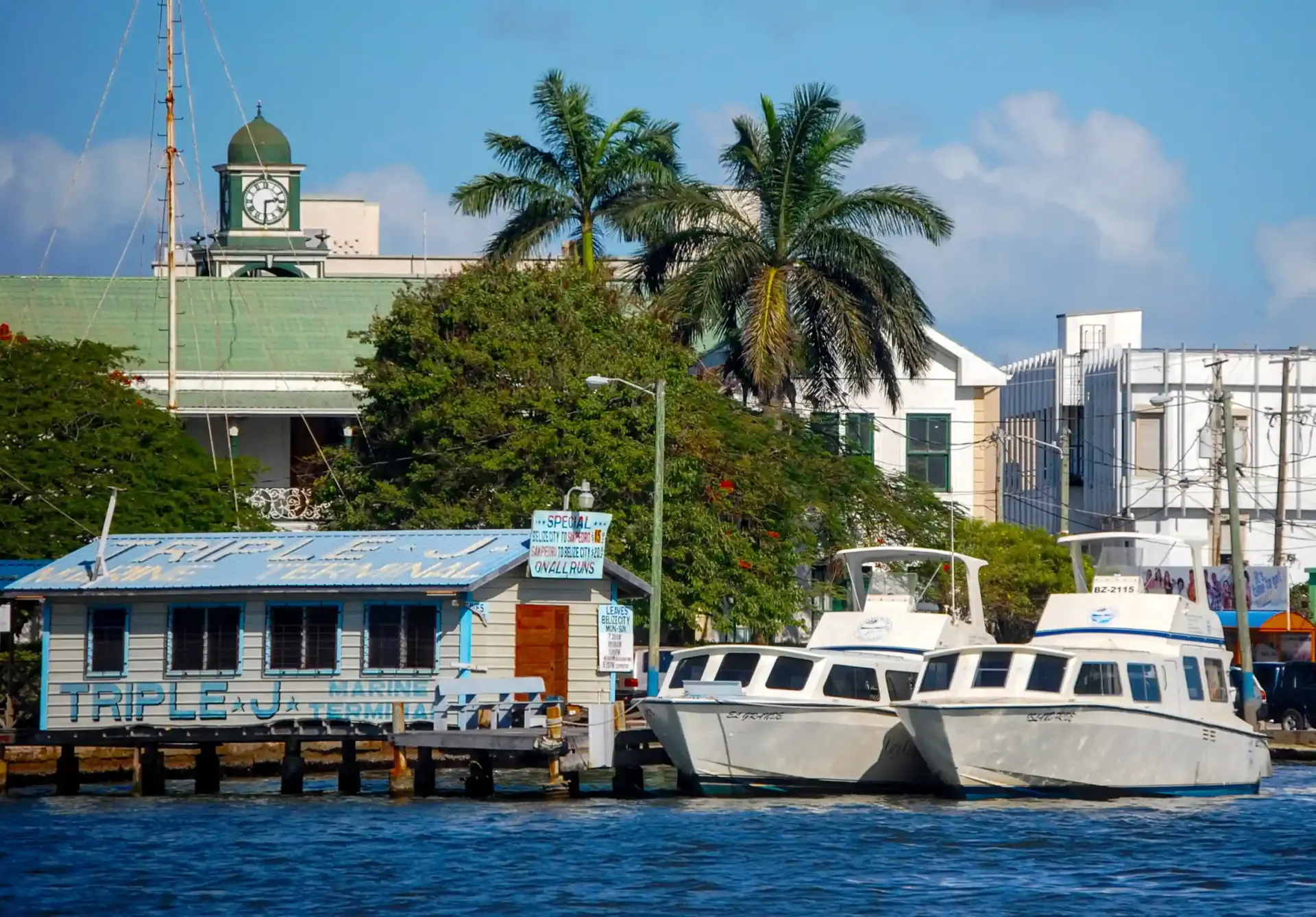 Water taxi crossing the Caribbean Sea between Belize City and the cayes