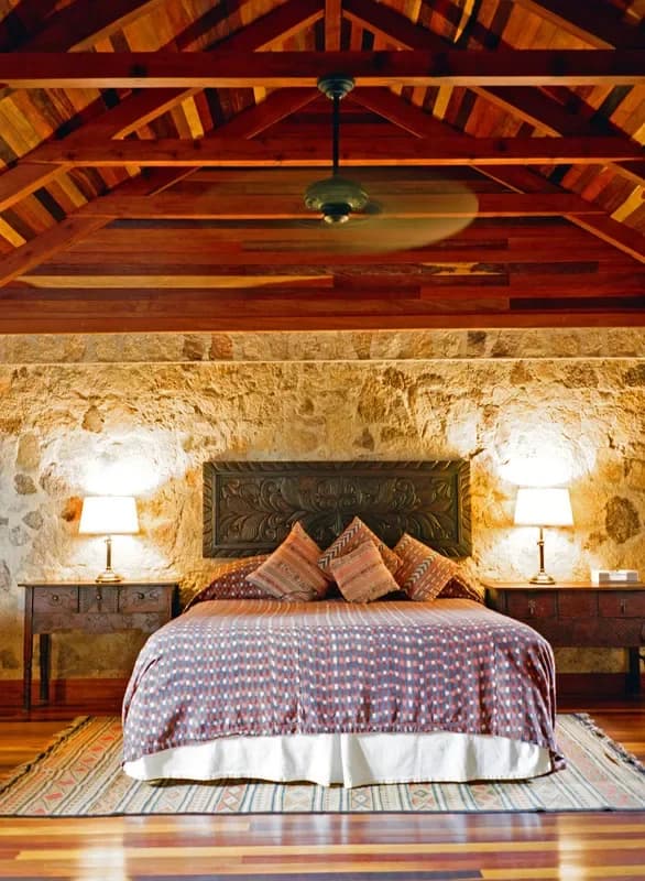 Blancaneaux Lodge room