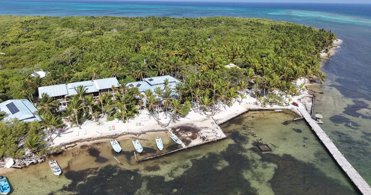Belize travel scene featuring Lighthouse Reef Atoll accommodations