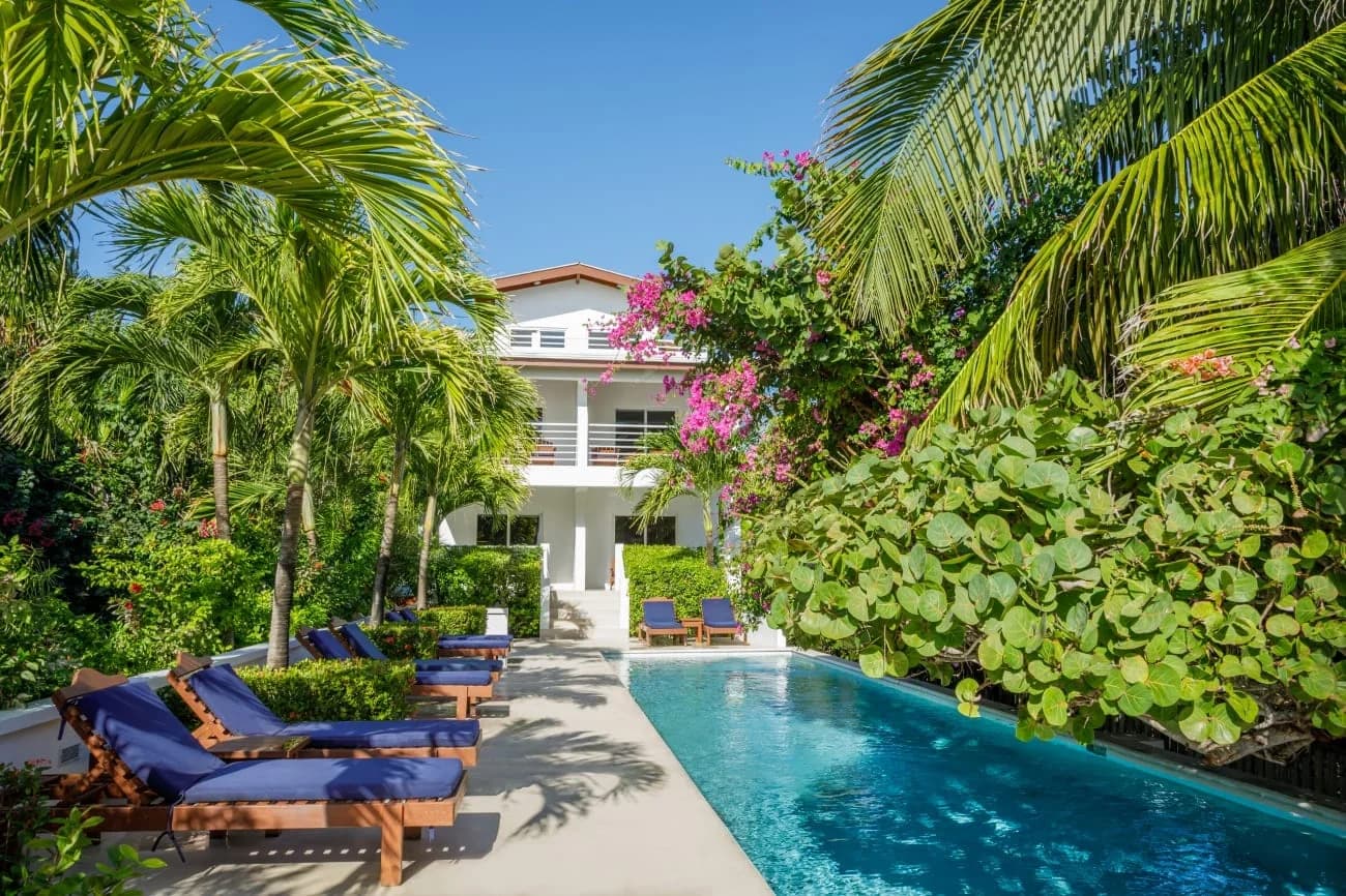 Weezie's Ocean Front Hotel and Garden Cottages