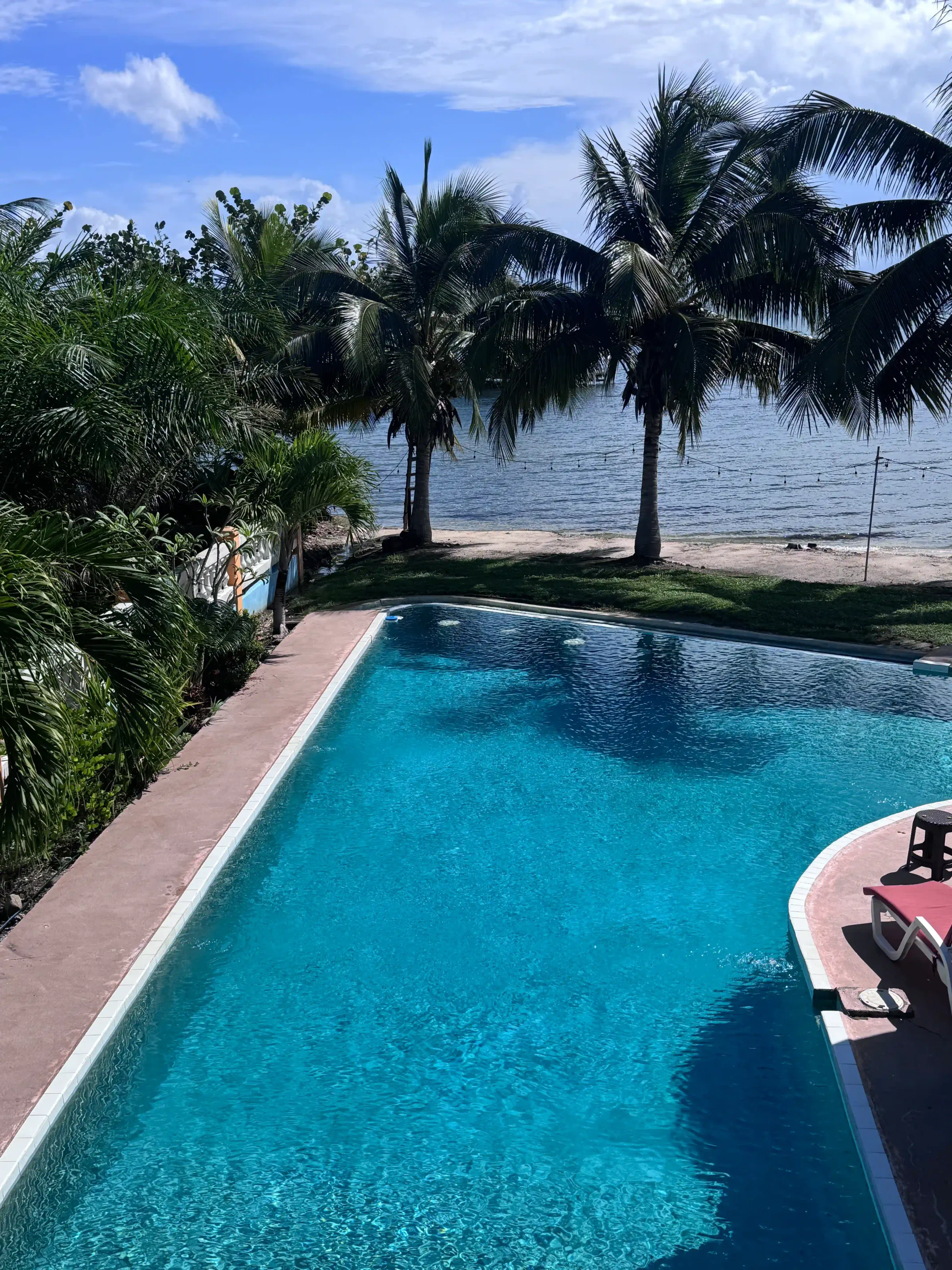 Airbnb-pool
