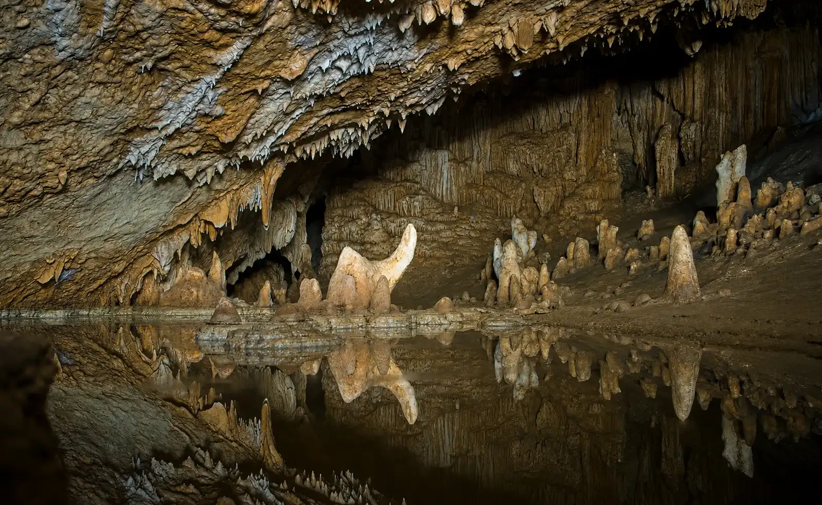Barton Creek Cave, Belize